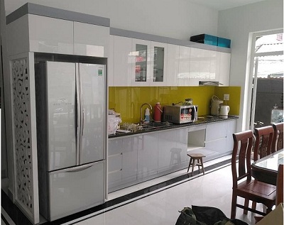 Tủ bếp thẳng cánh Acrylic thùng melamin