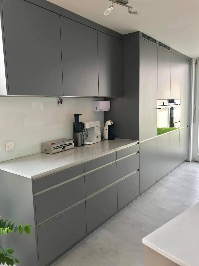 Tủ bếp chữ I mầu xám gỗ xanh chống ẩm phủ acrylic