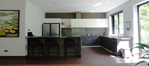 Tủ bếp gỗ công nghiệp lõi xanh có quầy bar