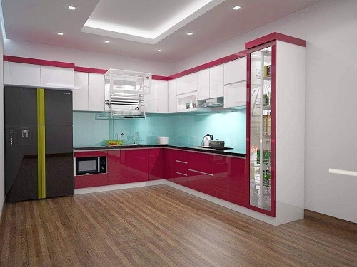 Tủ bếp nhựa Picomat cánh phủ Acrylic hồng kết hợp trắng vách kính xanh