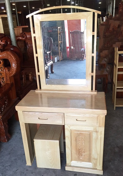 Bàn Phấn Gỗ Sồi 80 cm với thiết kế 2 tầng, gương bầu dục tinh tế, có thêm ngăn kéo để cho chị em chứa được nhiều dụng cụ trang điểm