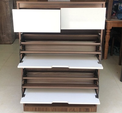 hình ảnh thực tế bên trong tủ giầy hai cánh lật kết hợp ngăn kéo rộng 80