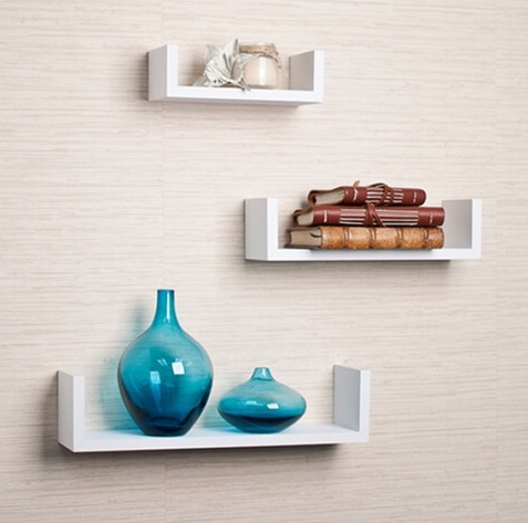 Kệ gỗ trang trí phòng khách đẹp là sản phẩm đa chức năng