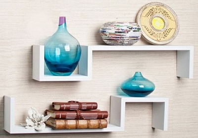 Kệ gỗ trang trí phòng khách đẹp là sản phẩm đa dụng màu trắng