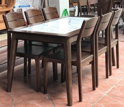 Mặt bàn khung gỗ Sồi kết hợp mặt đá thiết kế tối giản, giúp cho bàn bền đẹp...!