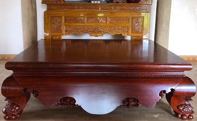 Sập gỗ gụ tự nhiên chân quỳ yếm trơn kích thước rộng 160 dài 200 cao 60cm 