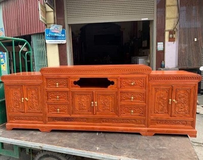 Bàn tivi gỗ hương đỏ mõ lồi gỗ rộng 2m4 KTV130 hai tầng tùng trúc 2m4