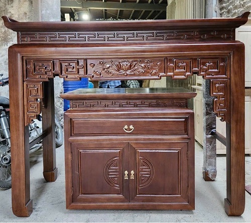 Bàn thờ gỗ sồi chạm hoa sen 153cm BTD19 đục chìm sơn PU màu nâu