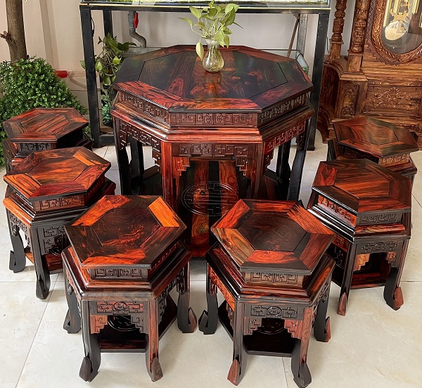 Bộ bàn ghế gỗ trắc tự nhiên hình lục giác BTG4 vân gỗ đỏ đen sang trọng